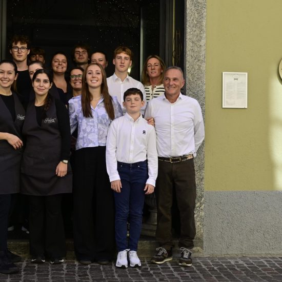 famiglia poletti con alcuni collaboratori