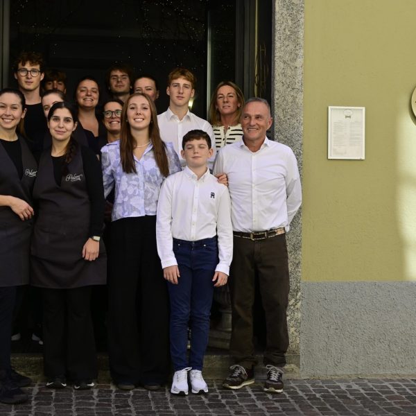famiglia poletti con alcuni collaboratori