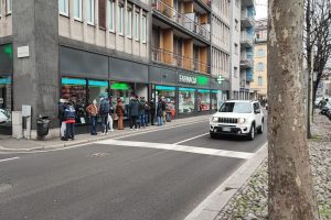 farmacia-coda-tamponi-viale-varese