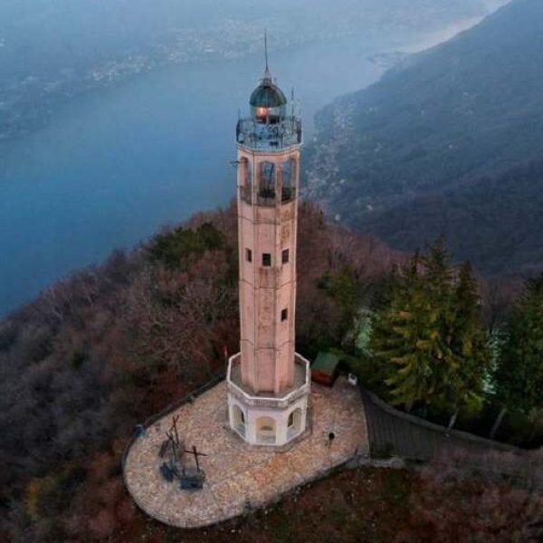 faro di Brunate
