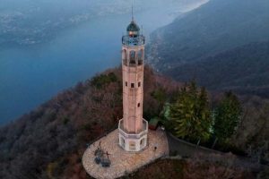 faro di Brunate