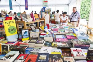 Como piazza Cavour la 65° edizione Fiera del Libro