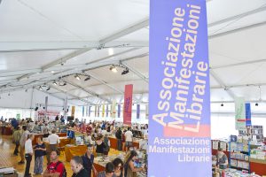 Como piazza Cavour la 65° edizione Fiera del Libro