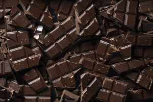 flat-lay-delicious-chocolate-tablets-arrangement