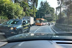 foto traffico via per cernobbio