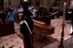 funerale don roberto 4