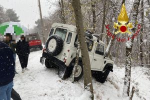 fuoristrada-erba-neve-vigili-fuoco