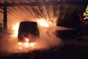 furgone incendio