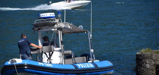 gommone-polizia-lago
