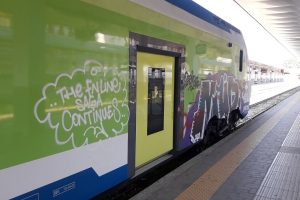 graffiti writers vandali treno trenord