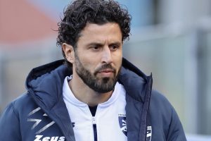 Foto Antonio Saia /LaPresse 4 Febbraio 2023 Como, Italia - sport, calcio - Como vs Frosinone - Campionato di calcio Serie BKT 2022/2023 - Stadio Giuseppe Sinigaglia. Nella foto:  Fabio Grosso

February 4, 2023 Como, Italy - sport, soccer - Como vs Frosinone  - Italian Serie BKT Football Championship 2022/2023 - Giuseppe Sinigaglia stadium. In the pic:  Fabio Grosso