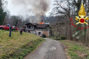incendio-bizzarone-vigili-fuoco