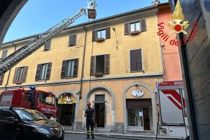 incendio-canna-fumaria-pizzeria-via-cadorna-vigili-fuoco