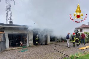 incendio-cassina-rizzardi-vigili-fuoco