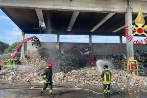 incendio-cermenate-vigili-fuoco-1