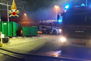 incendio-discarica-vertemate-vigili-fuoco-2