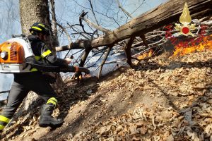 incendio-faggeto-lario-vigili-fuoco-1