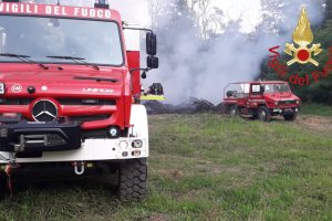 incendio-fieno-cadorago-vigili-fuoco