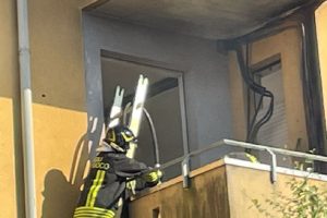 incendio-mariano-comense-vigili-fuoco-3