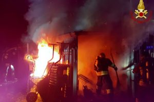 incendio-rovellasca-vigili-fuoco-1