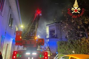 incendio-tetto-cantù-1