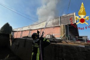 incendio-turate-vigili-fuoco