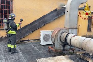 incenndio-villa-guardia-vigili-fuoco