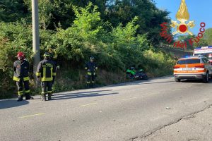 incidente-auto-moto-uggiate-ronago-vigili-fuoco