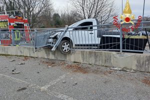incidente-camion-appiano-gentile-vigili-fuoco