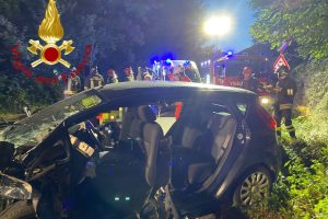 incidente-castelmarte-vigili-fuoco (4)