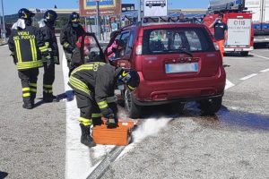 incidente-comaschi-pesaro-vigili-del-fuoco-1