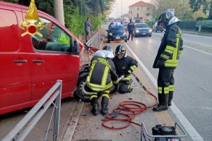 incidente-furgone-lomazzo-vigili-fuoco