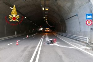 incidente-moto-dongo-vigili-fuoco (2)