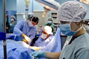infermieri-medici-infermiere-infermiera-medico-sala-operatoria
