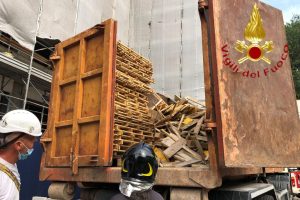 infortunio-via-teodolinda-vigili-fuoco-1