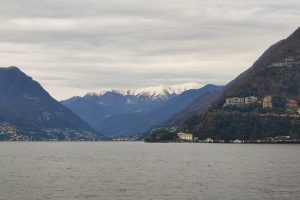 lago-montagne-neve