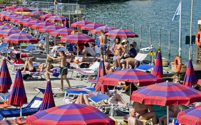lido di Villa Olmo il giorno di Ferragosto                   ph: Carlo Pozzoni