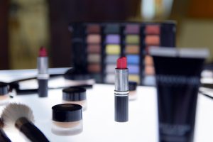 lipstick-5676592_1920