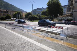 lungolago-allagato-piazza-cavour-transenne-suisse