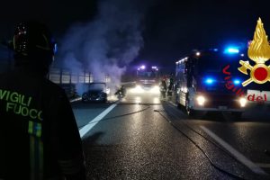 maggiolone-incendio-vigili-fuoco