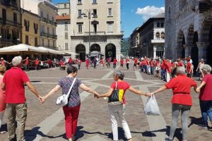 magliette rosse (3)