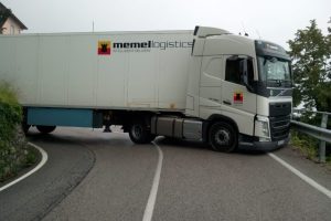 magreglio-tir-incastrato