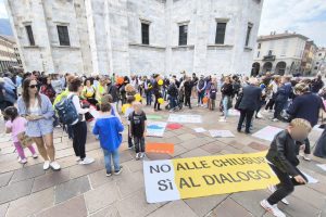 manifestazione-chiusura-scuole-piazza-verdi (4)