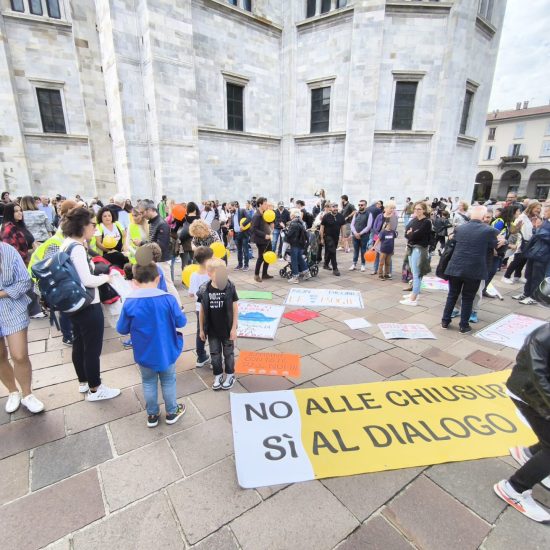 manifestazione-chiusura-scuole-piazza-verdi (4)