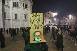 manifestazione-teatranti-uniti-teatro-sociale-5