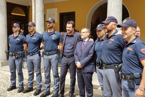 matteo-salvini-polizia (2)