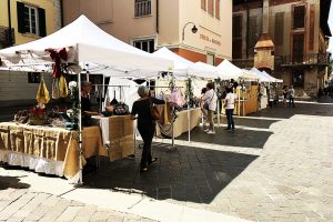 mercatino-piazza-medaglie-d-oro (13)
