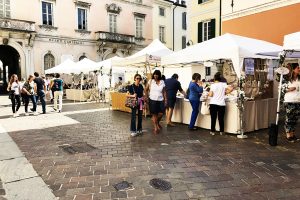 mercatino-piazza-medaglie-d-oro (20)