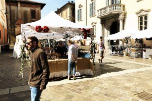 mercatino-piazza-medaglie-d-oro (24)