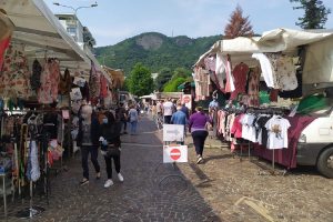 mercato-bancarelle-1